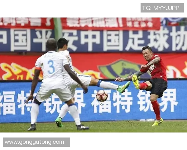 武汉篮球队在选拔赛中以95分稳居积分榜首位，表现抢眼