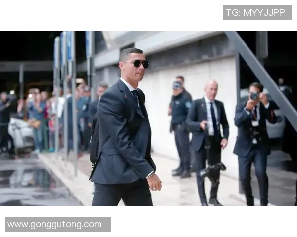 足球明星冬季时尚穿搭揭秘让你了解他们的保暖与风格选择